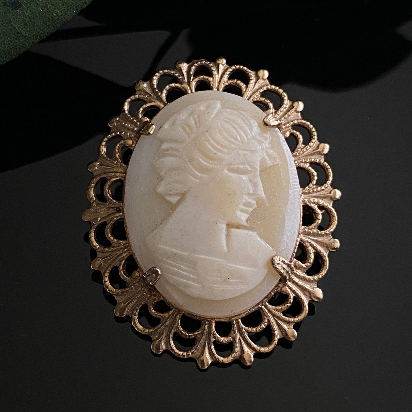 Vintage Genuine Shell Cameo Oval Pin Brooch