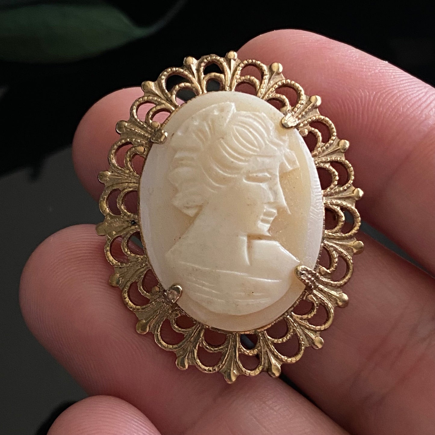 Vintage Genuine Shell Cameo Oval Pin Brooch