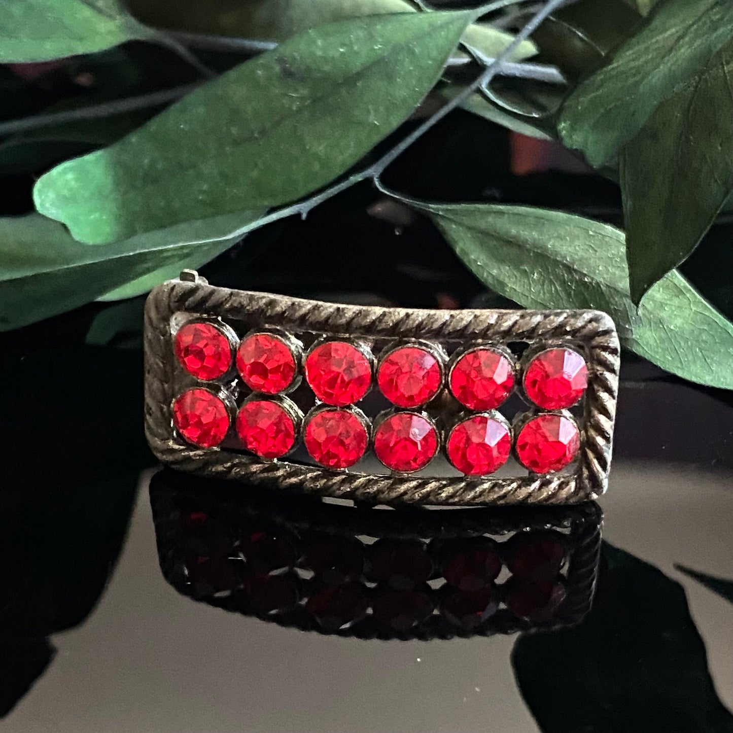 Vintage Art Deco Retro Red Czech Glass Rhinestone Pot Metal Dress Fur Clip