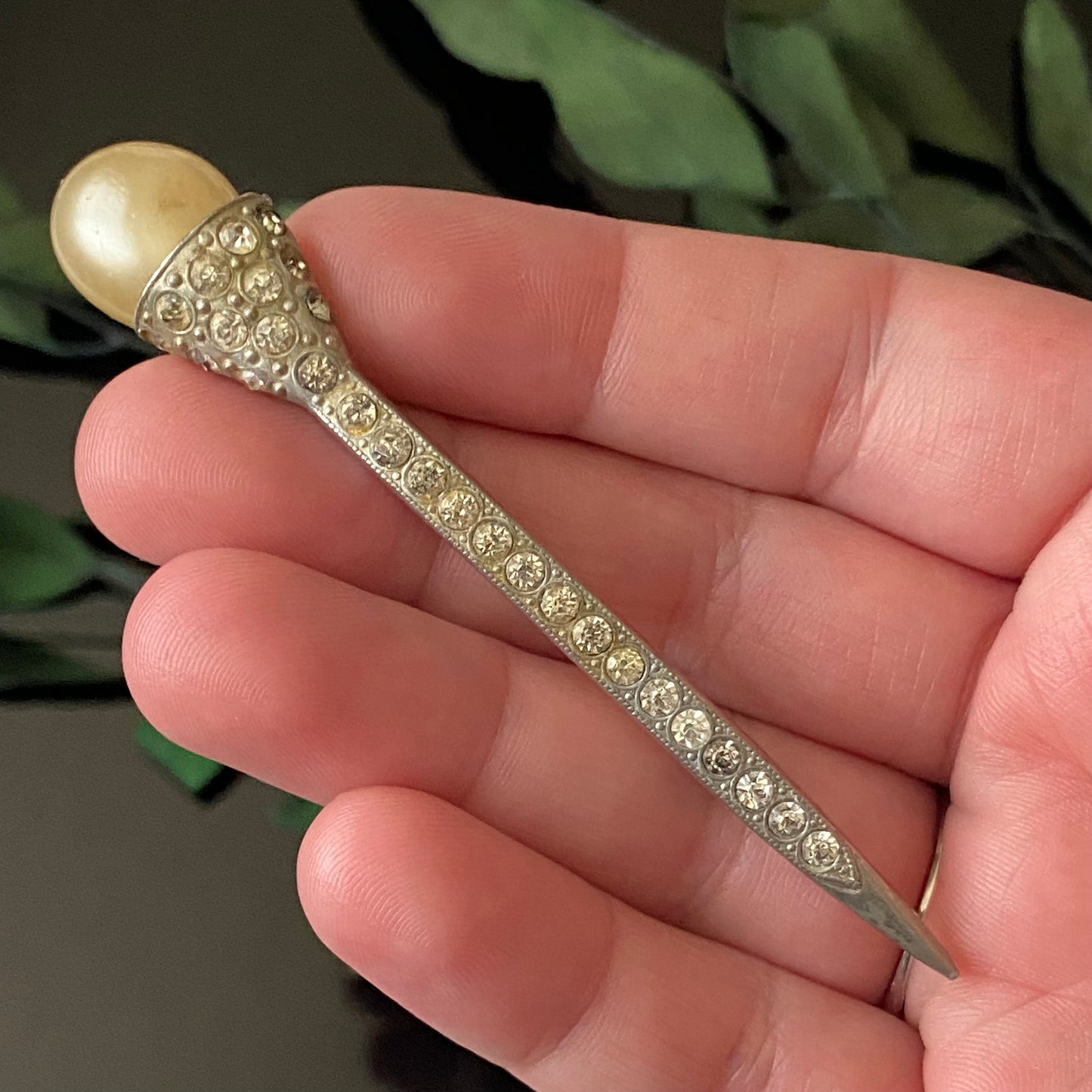 Vintage Art Deco Retro Pot Metal Rhinestone Faux Pearl Scepter Pin Brooch